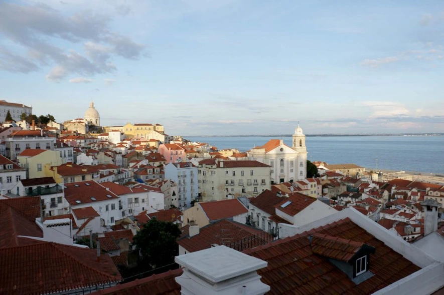 Vistas a Lisboa y al mar desde el Café de Garagem.