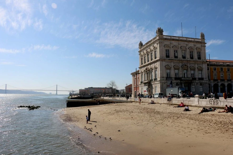 La Playa de la Plaza del Comercio de Lisboa