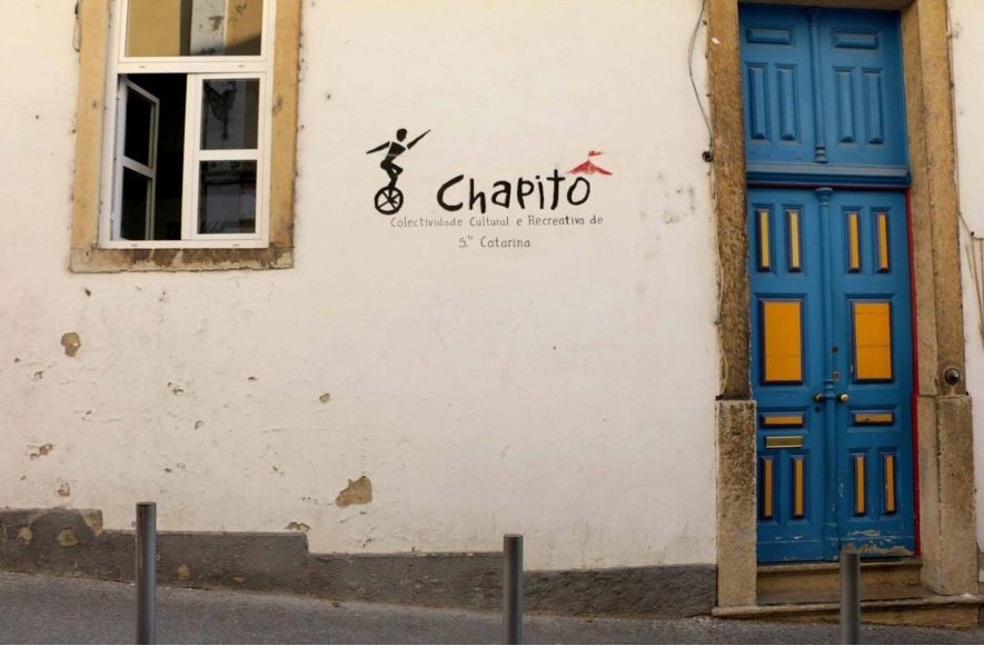 Entrada del restaurante Chapito en Lisboa.