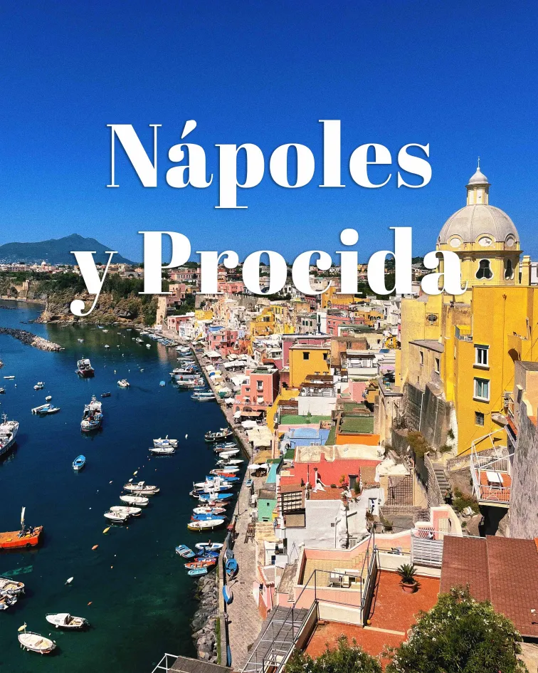 Vista aérea de la playa de Procida, foto de portada de la guía de Nápoles y Procida