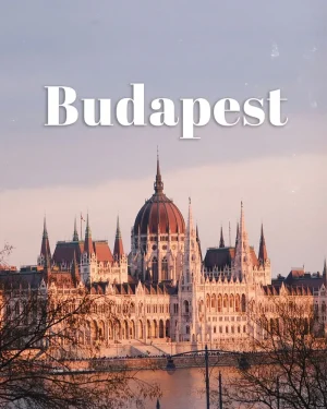 Vista del Parlamente de Budapest desde el otro lado del rio Danubio. Foto de portada de la guía de Budapest de 3 días.
